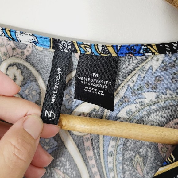 💕New Directions Blouse Shirt Top Multicolor Stretch Paisley Print V-Neckline - Picture 3 of 8